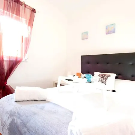 With One Bedroom In With Terrace Διαμέρισμα Lisboa
